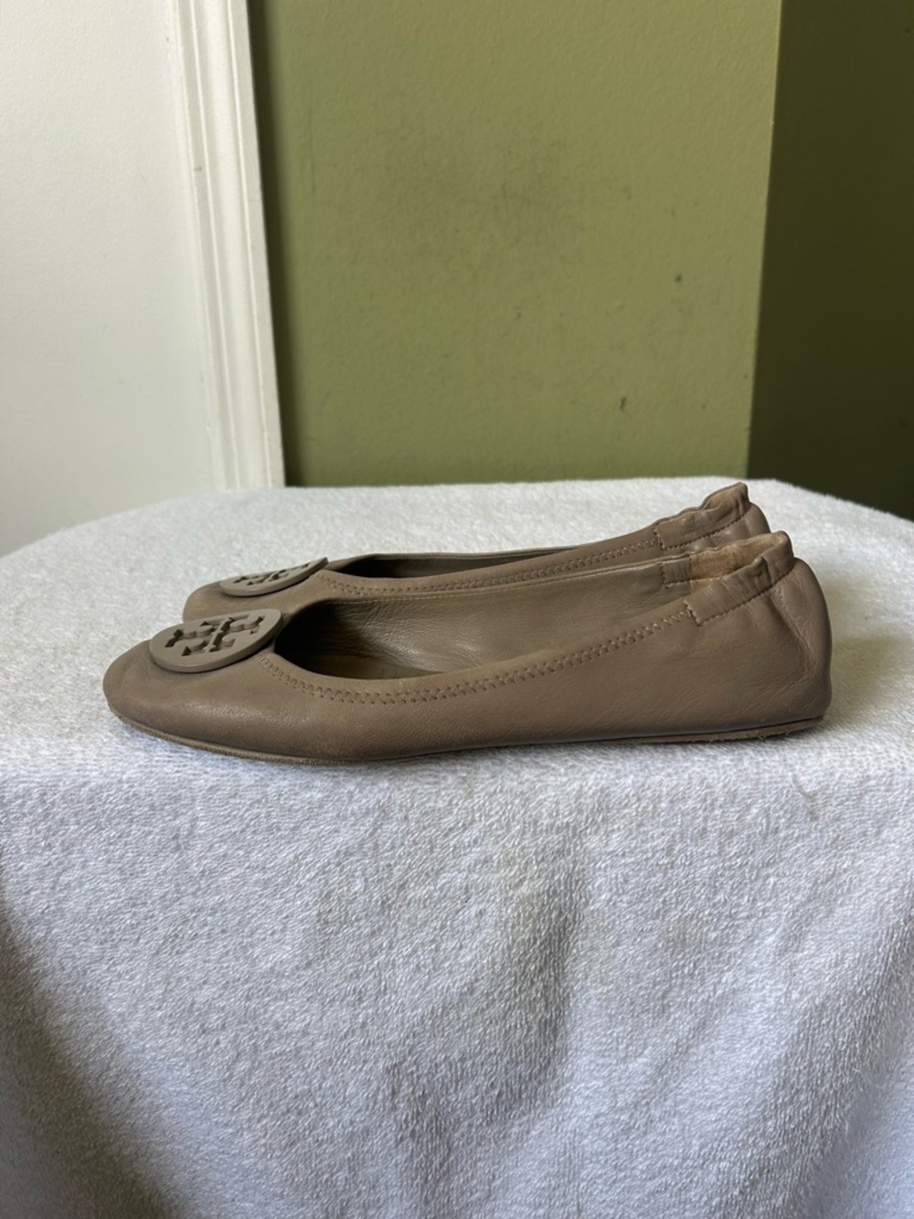 Tory Burch Taupe Leather Logo Medallion Ballet Flats - Picture 8 of 16